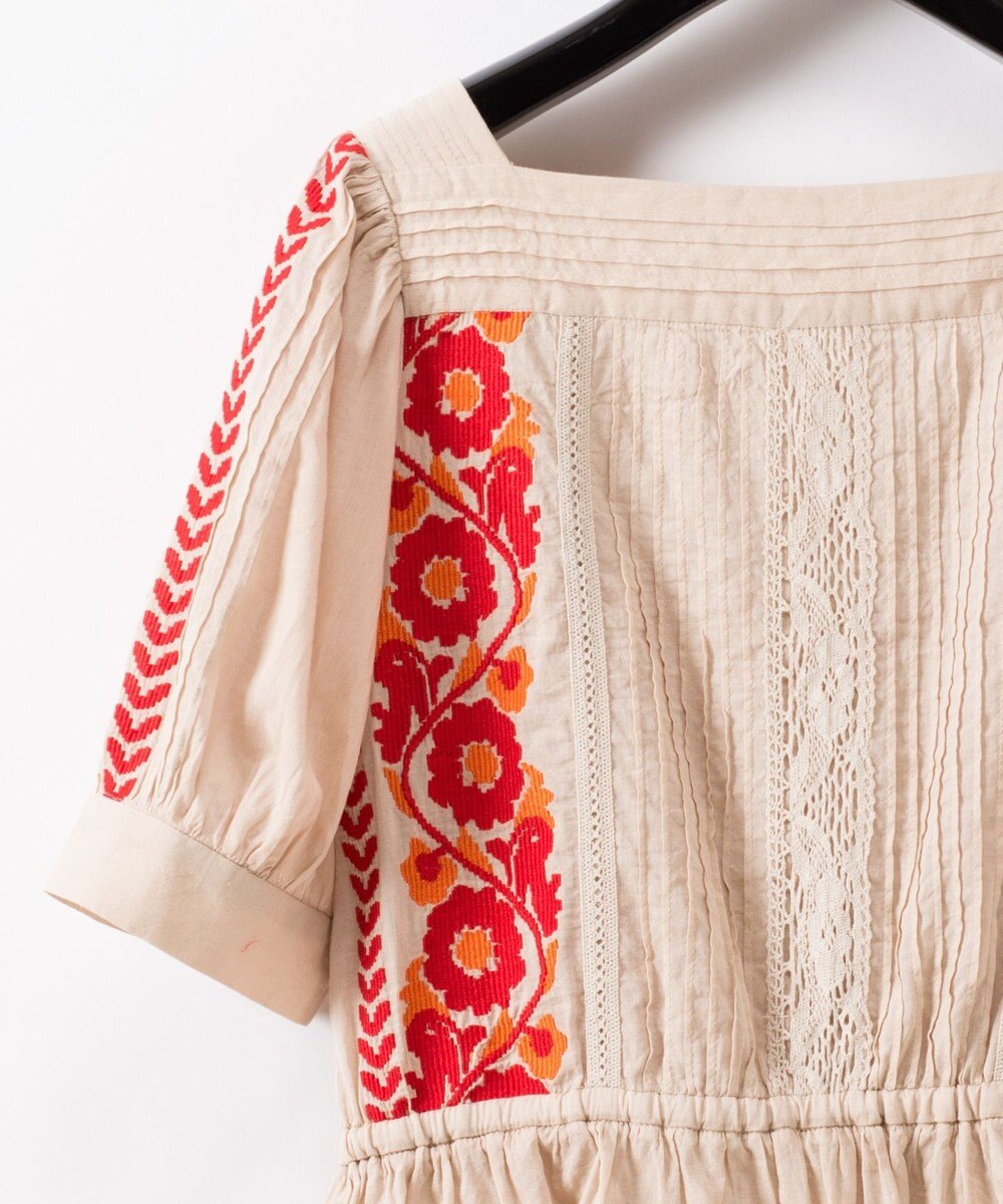高評価！ ピンタック刺繍トップ / CONTINENTAL GRACE | CONTINENTAL GRACE シャツ/ブラウス(半袖/袖なし)