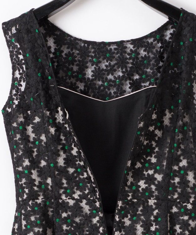 アイボリー フラワー刺繍 Vネック ウェディングドレス グレース