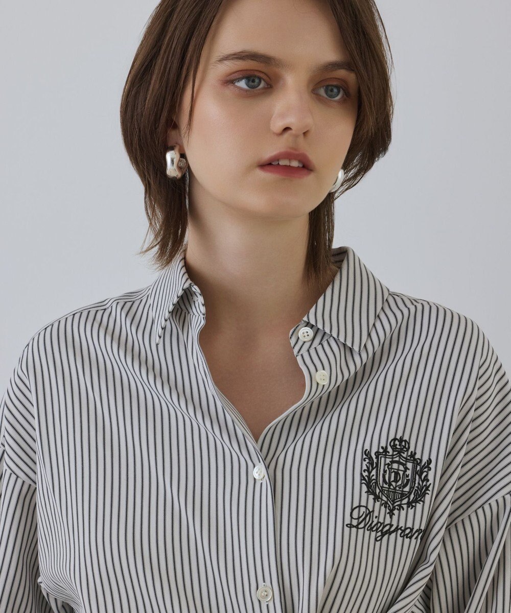 GRACE CONTINENTAL エンブレム刺繍シャツ 