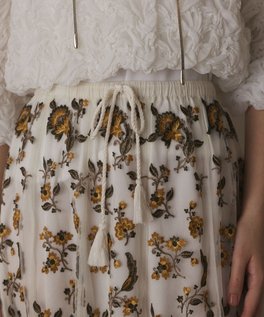 GRACE CONTINENTAL サラサ刺繍チュールスカート
