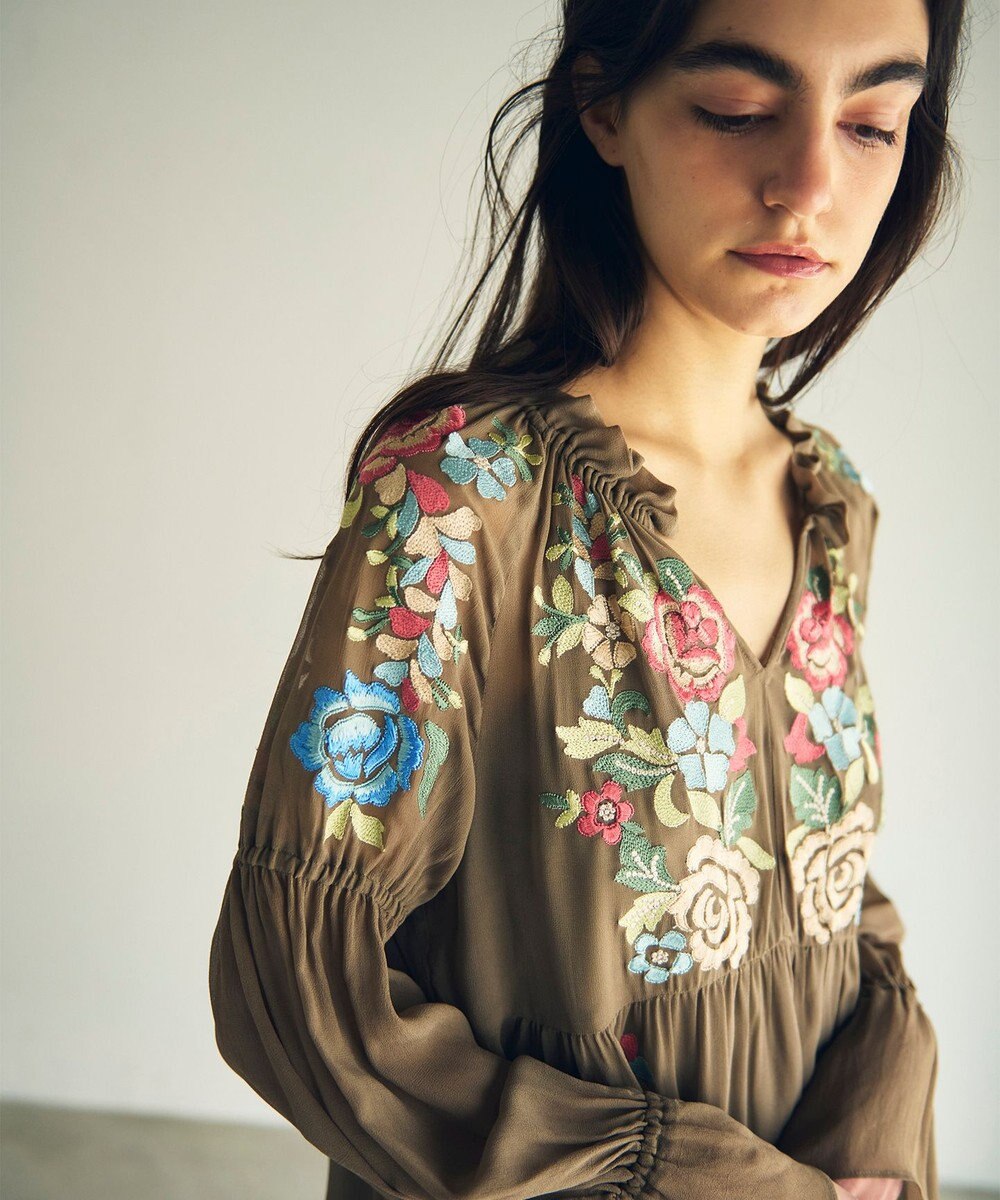 GRACE CONTINENTAL フラワー刺繍ギャザートップ 
