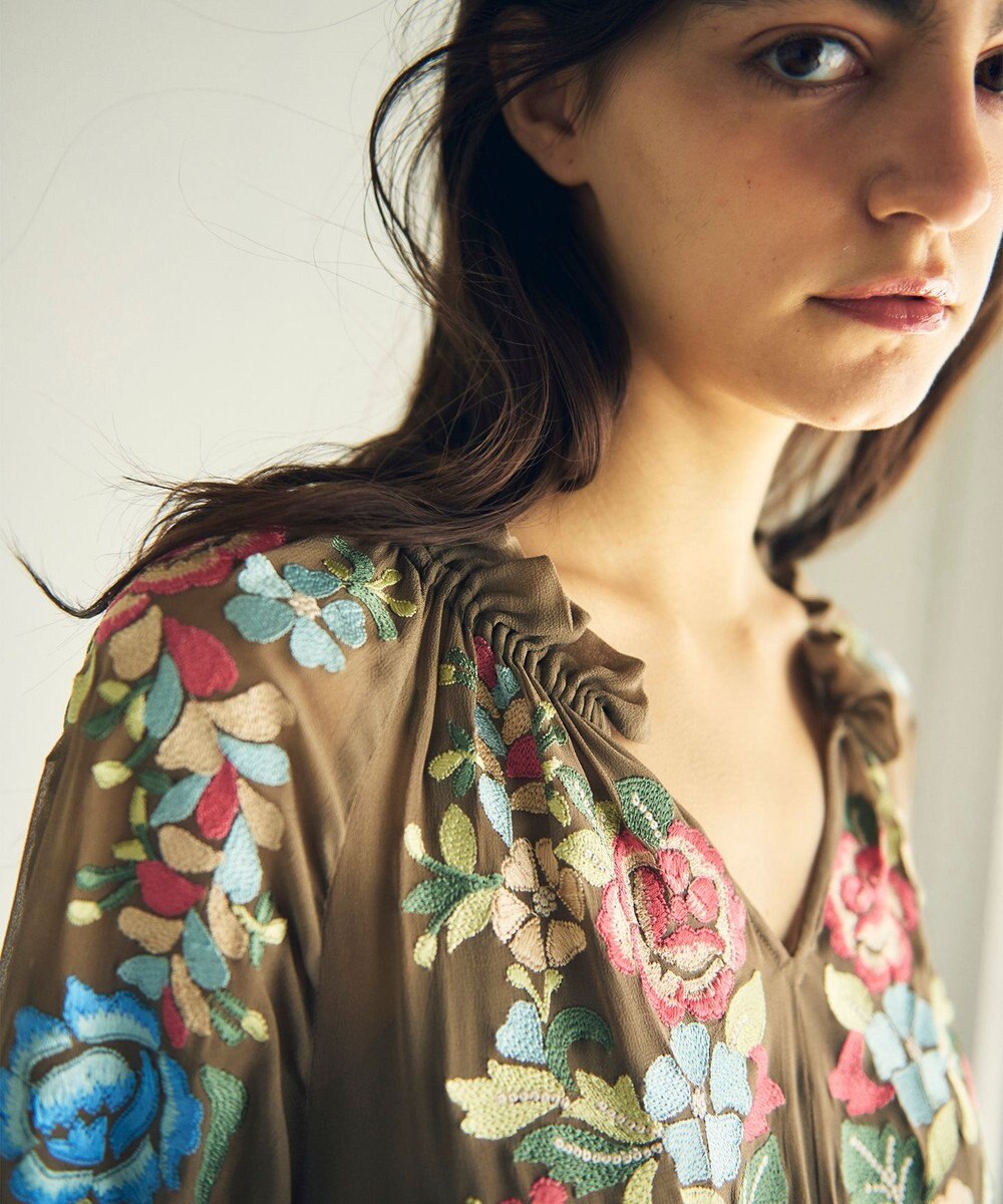 GRACE CONTINENTAL フラワー刺繍ギャザートップ 