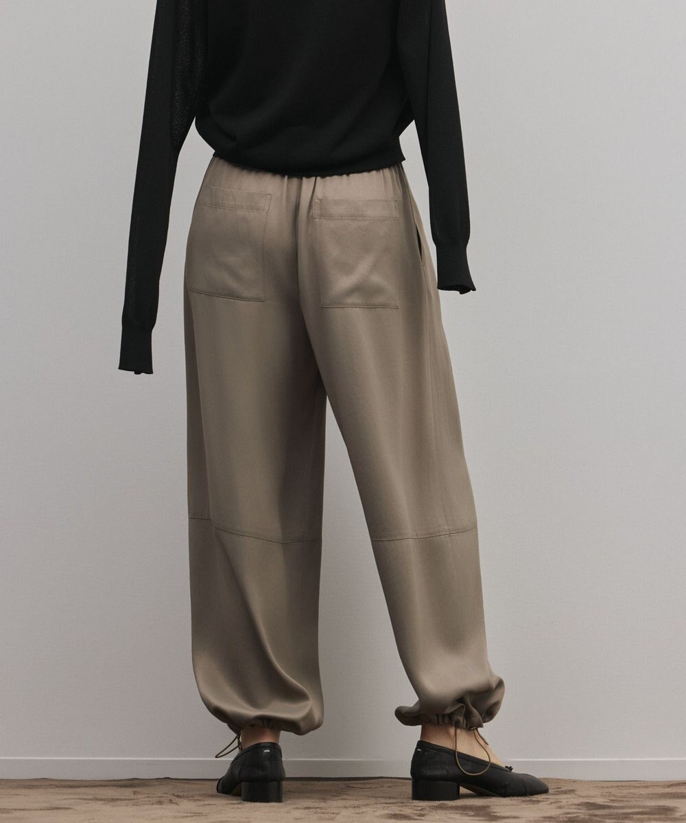 GRACE CONTINENTAL マットサテンバレルパンツ 