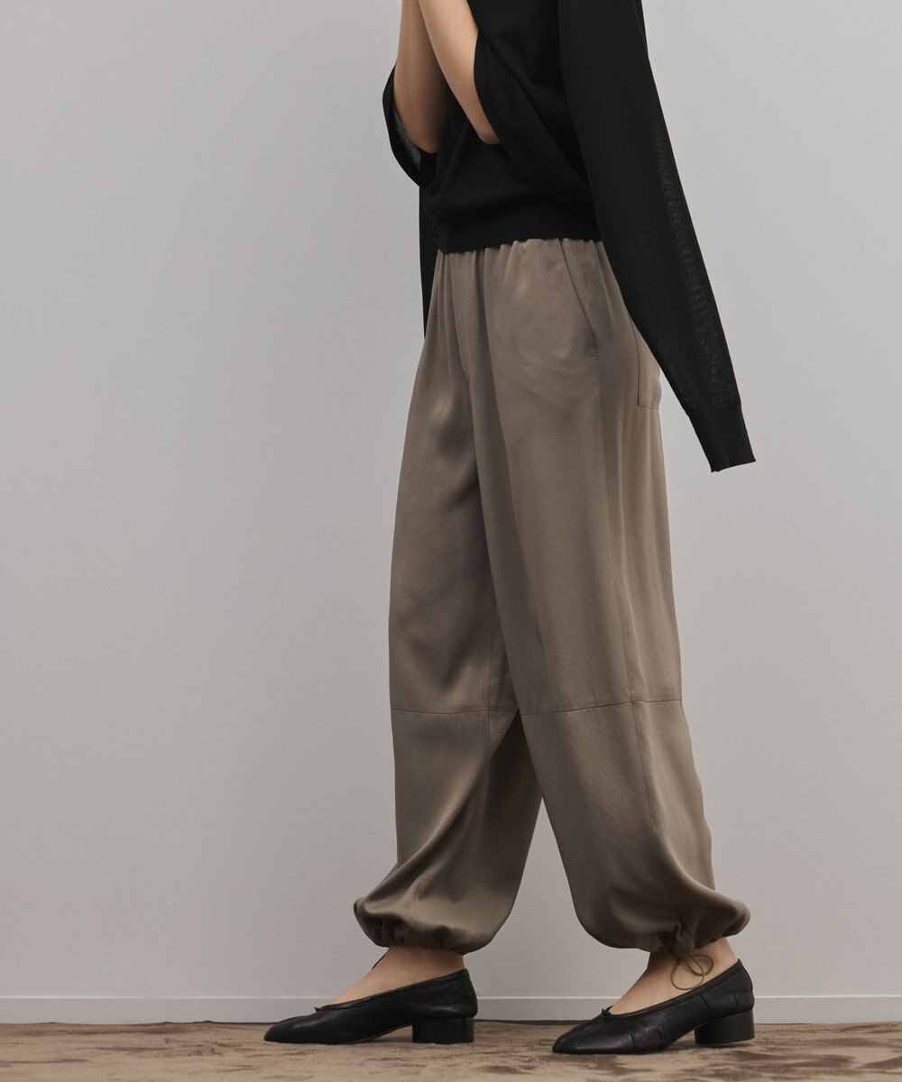 GRACE CONTINENTAL マットサテンバレルパンツ 