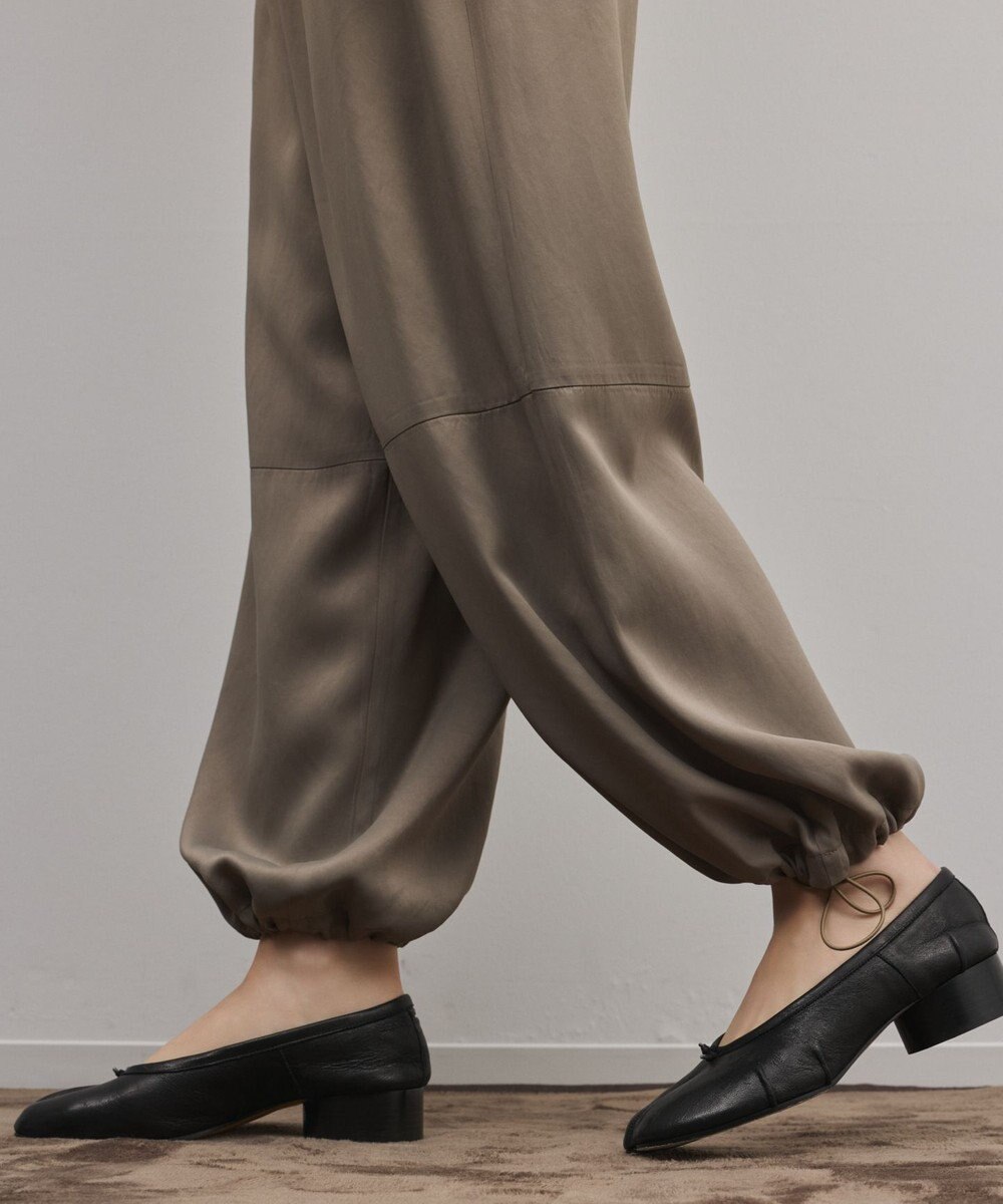 GRACE CONTINENTAL マットサテンバレルパンツ 