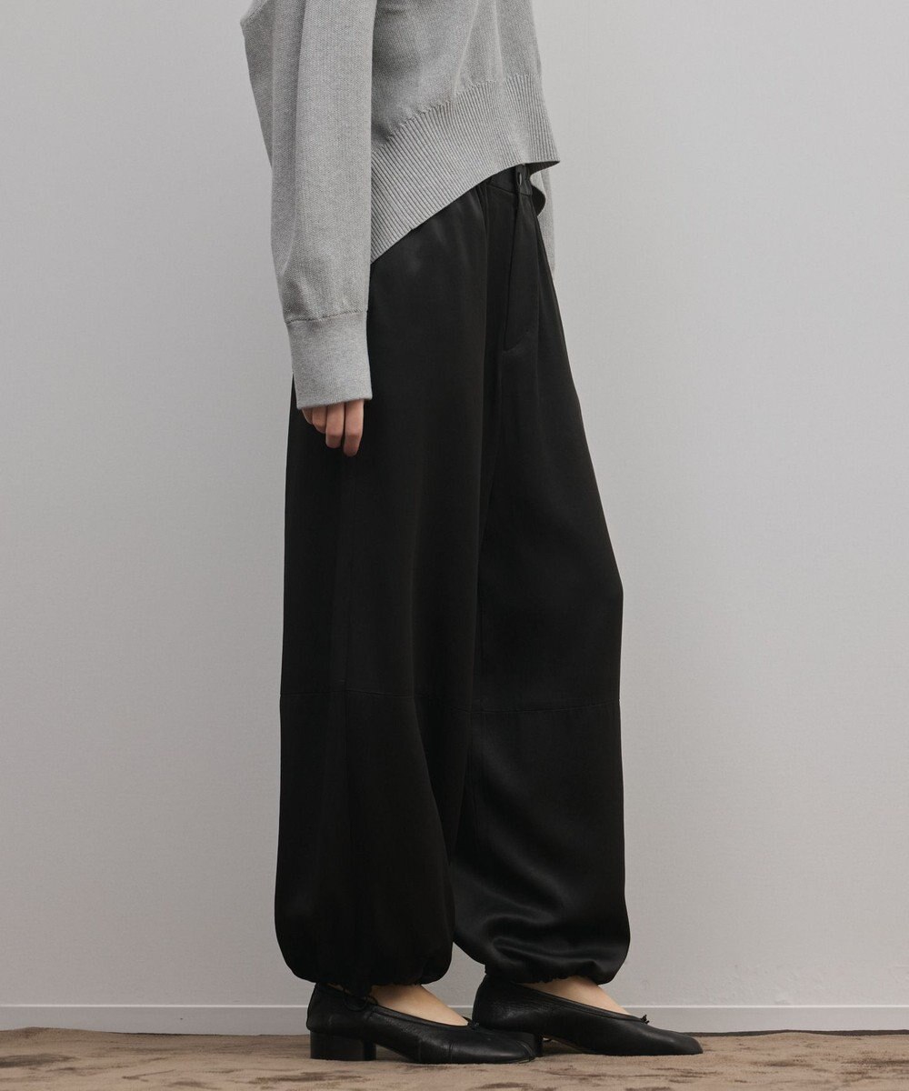 GRACE CONTINENTAL マットサテンバレルパンツ 