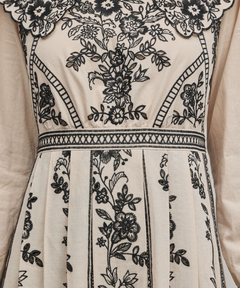 GRACE CONTINENTAL パターン刺繍ワンピース 