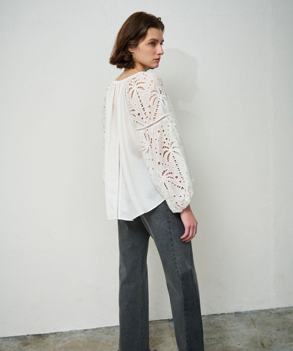 GRACE CONTINENTAL ヤシ柄カットワークトップ