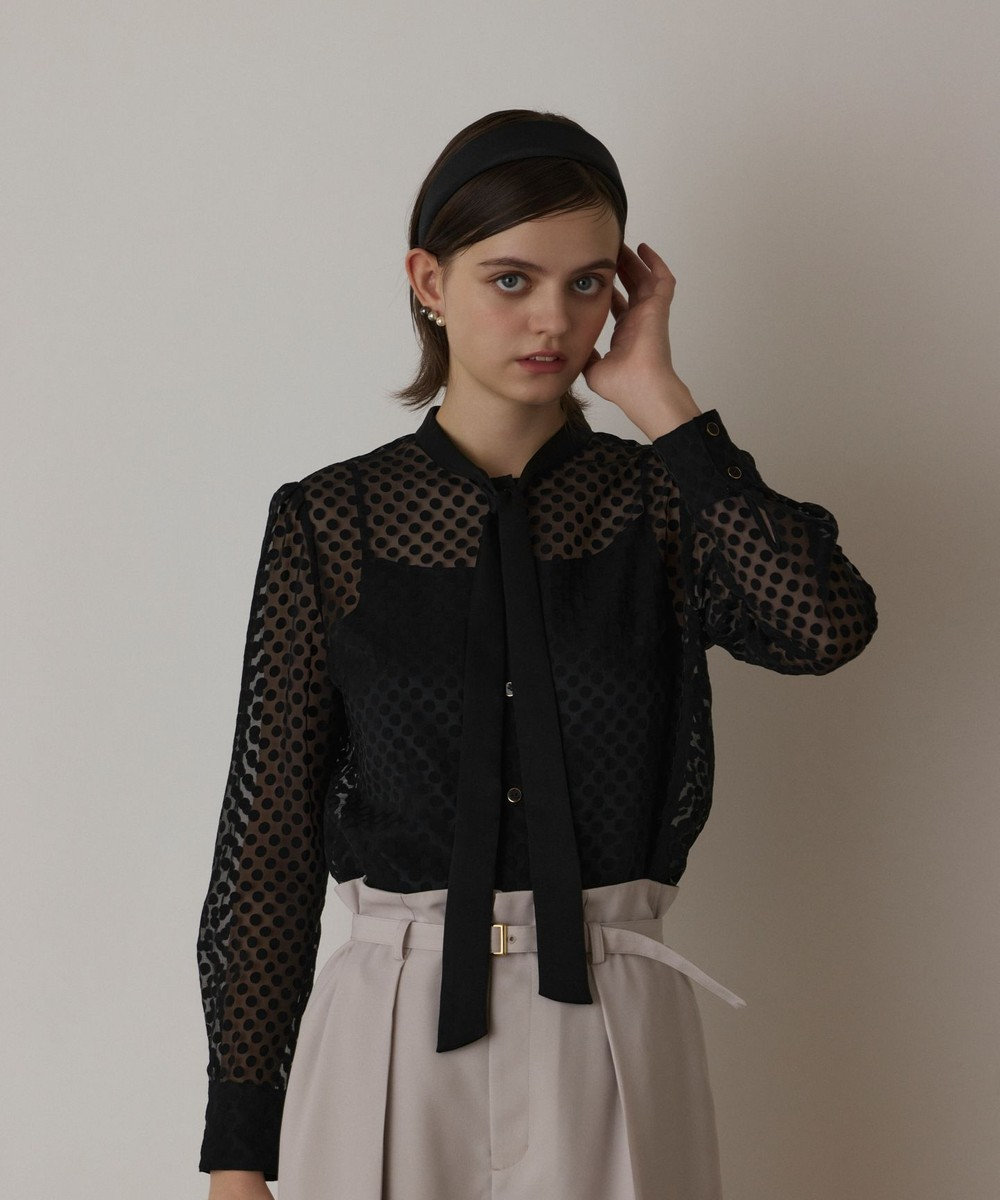 GRACE CONTINENTAL ドットオパールタイ付ブラウス