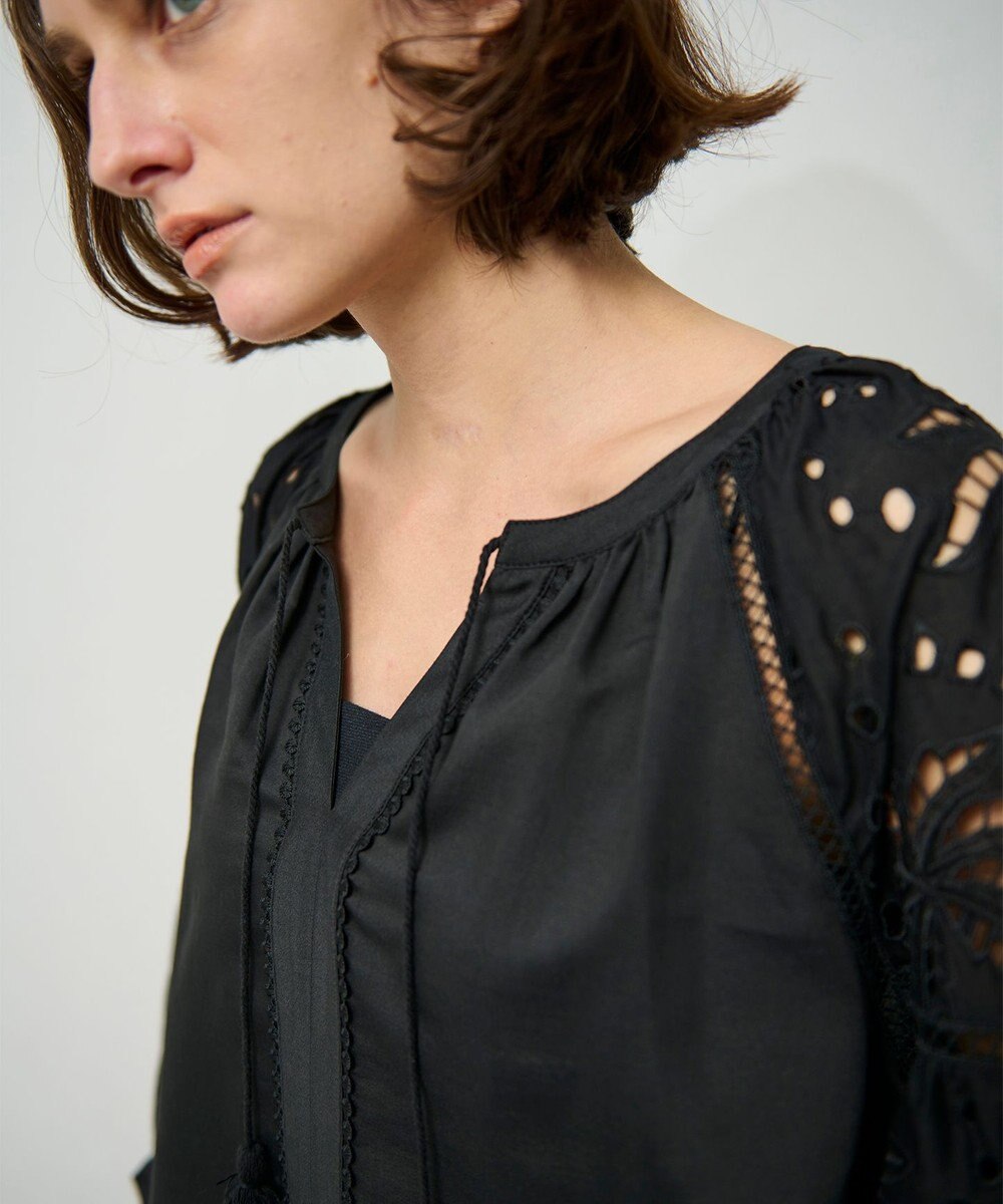 GRACE CONTINENTAL ヤシ柄カットワークトップ