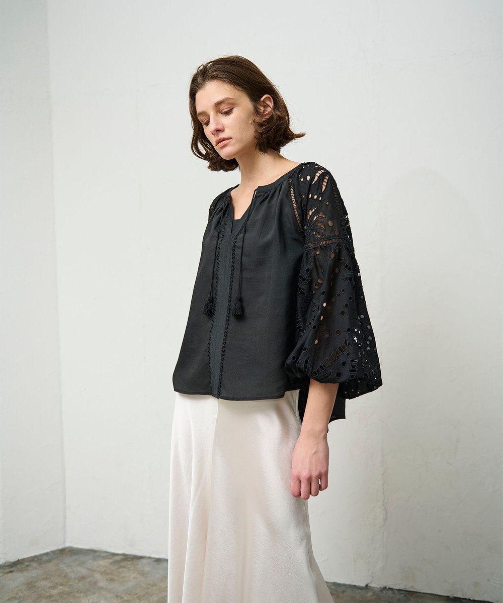 GRACE CONTINENTAL ヤシ柄カットワークトップ 