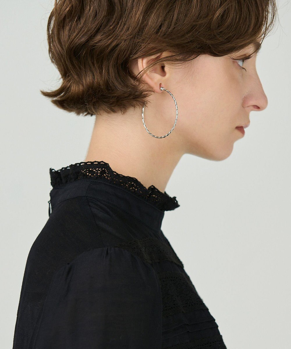 GRACE CONTINENTAL ラインデザインフープピアス 