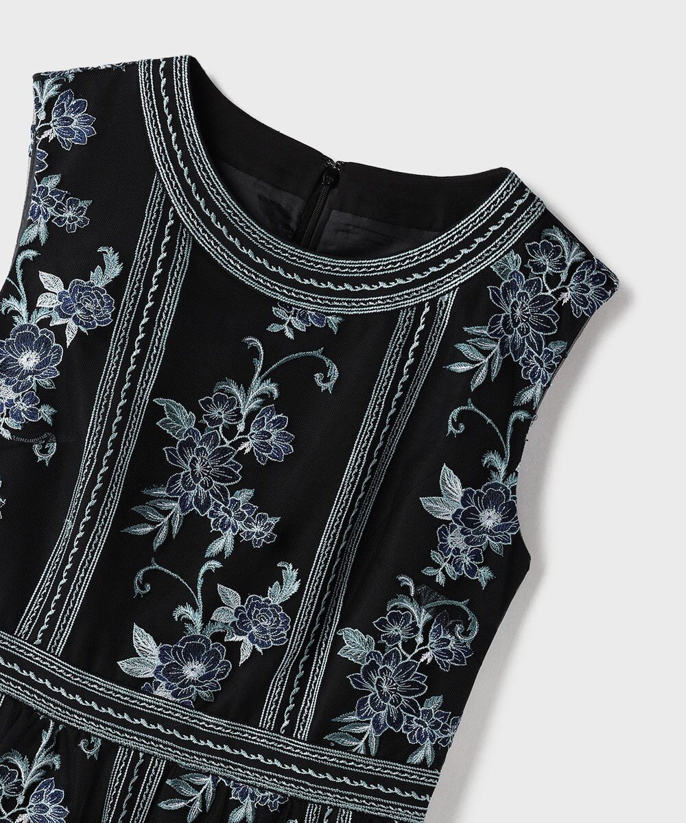 GRACE CONTINENTAL 【イベント店舗・ONLINE STORE先行アイテム】フラワーライン刺繍ドレス 