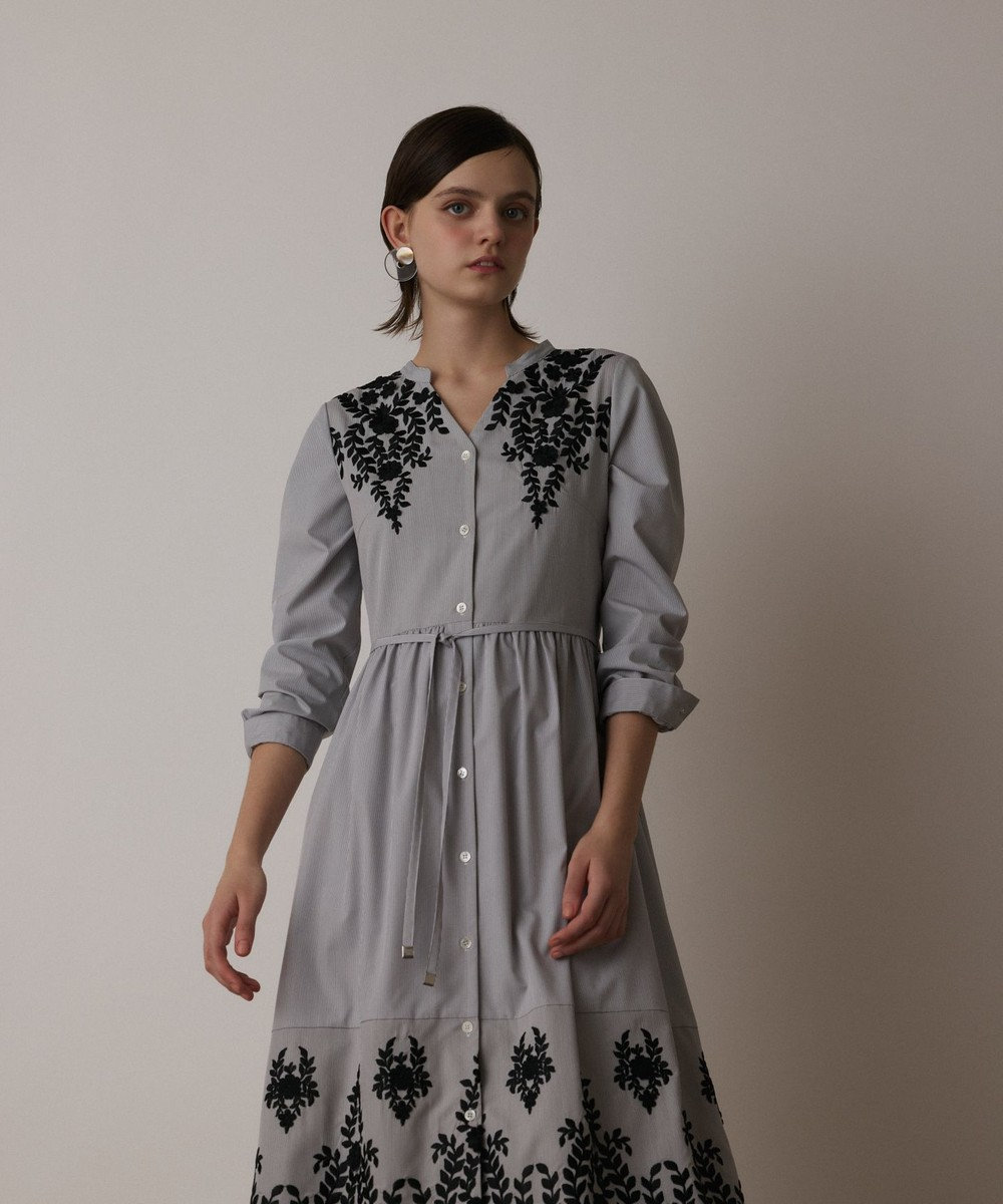 GRACE CONTINENTAL ストライプ刺繍ワンピース