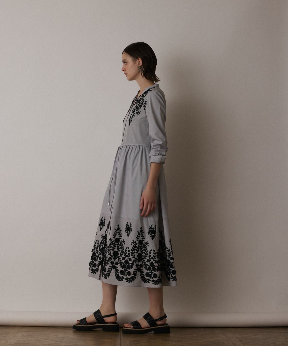 GRACE CONTINENTAL ストライプ刺繍ワンピース