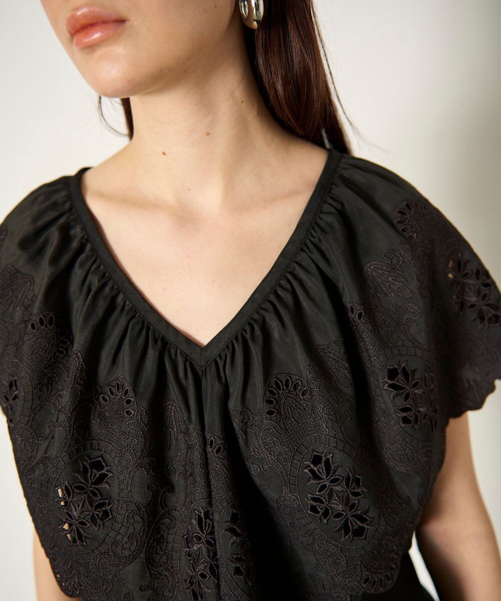 GRACE CONTINENTAL 刺繍ラッフルカラーノースリーブ トップ