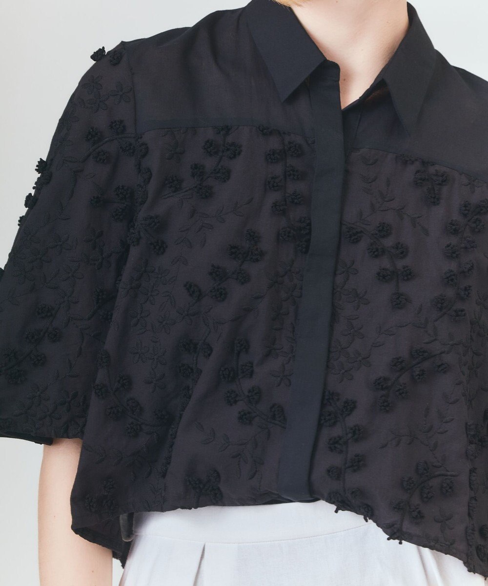 GRACE CONTINENTAL フラワーembケープブラウス 