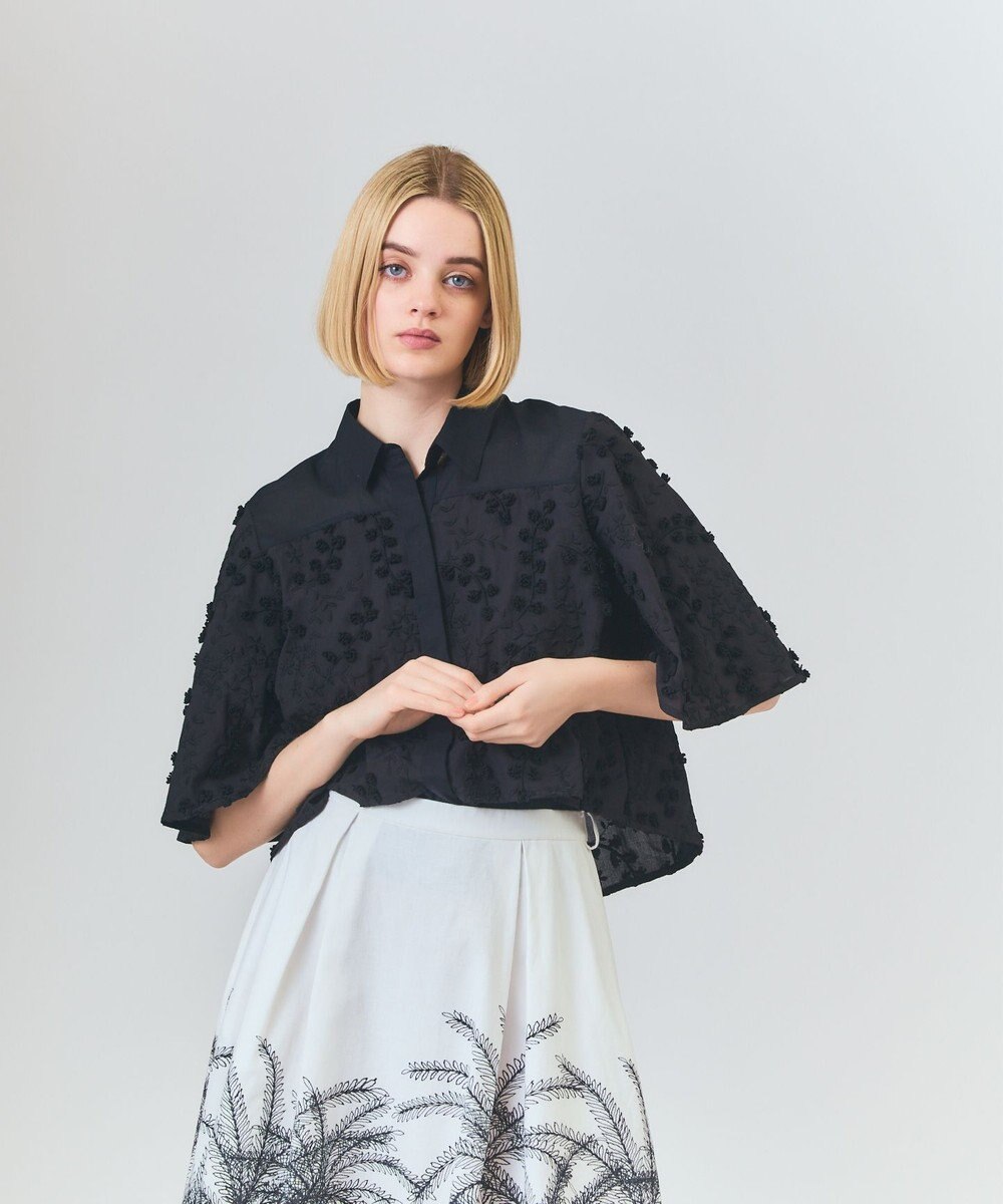 GRACE CONTINENTAL フラワーembケープブラウス 