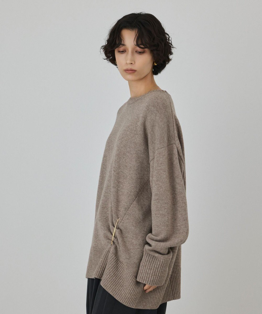 GRACE CONTINENTAL イレヘムブローチニットトップ 
