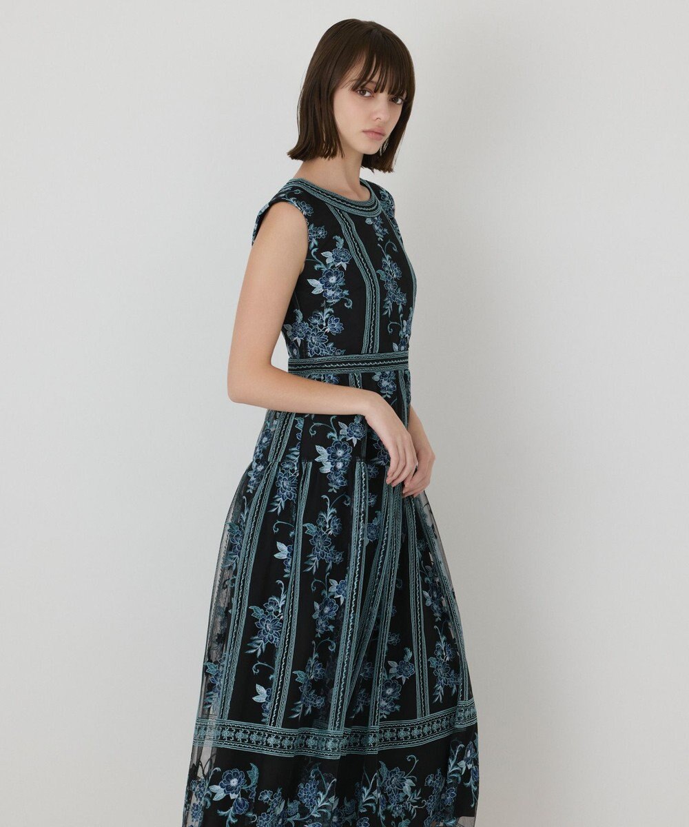 GRACE CONTINENTAL 【イベント店舗・ONLINE STORE先行アイテム】フラワーライン刺繍ドレス 