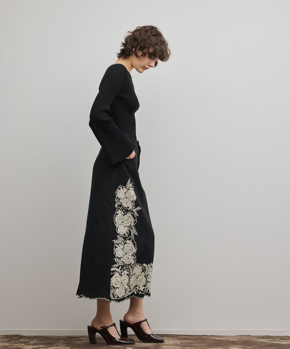 GRACE CONTINENTAL エンブロイダリータイトスカート 