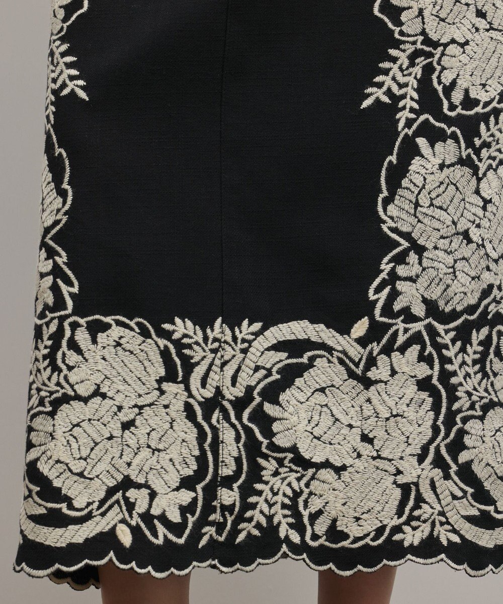 GRACE CONTINENTAL エンブロイダリータイトスカート 