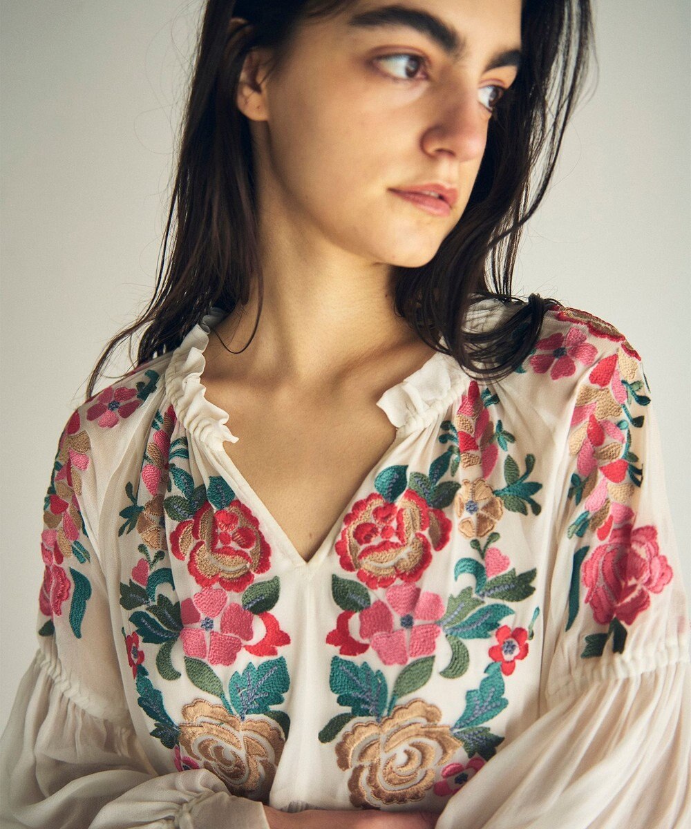 GRACE CONTINENTAL フラワー刺繍ギャザートップ 