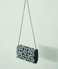 GRACE CONTINENTAL パールフラワークラッチバッグ