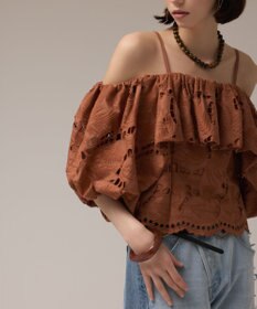 GRACE CONTINENTAL カットワークオフショルトップ