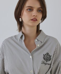 GRACE CONTINENTAL エンブレム刺繍シャツ