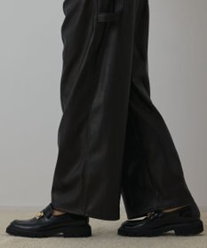 GRACE CONTINENTAL カーブフェイクレザーパンツ