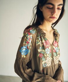 フラワー刺繍ギャザートップ / GRACE CONTINENTAL | GRACE