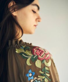 フラワー刺繍ギャザートップ / GRACE CONTINENTAL | GRACE