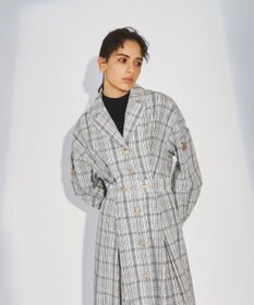 値下げ　Qung 公式未使用　新品タグ付き　シャツワンピース サテンシャツドレス qung 3ピースペタルサテンシャツドレス ホワイト レディース