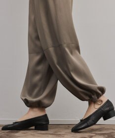 GRACE CONTINENTAL マットサテンバレルパンツ