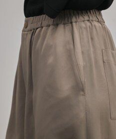GRACE CONTINENTAL マットサテンバレルパンツ