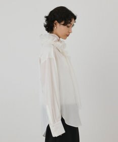 GRACE CONTINENTAL フリルタイ付シャツ