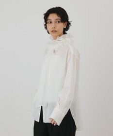 GRACE CONTINENTAL フリルタイ付シャツ