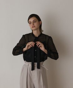 GRACE CONTINENTAL ドットオパールタイ付ブラウス