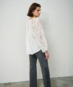 GRACE CONTINENTAL ヤシ柄カットワークトップ