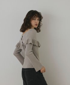 GRACE CONTINENTAL オフショルフリルニットトップ