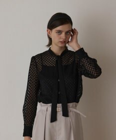 GRACE CONTINENTAL ドットオパールタイ付ブラウス