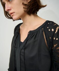 GRACE CONTINENTAL ヤシ柄カットワークトップ