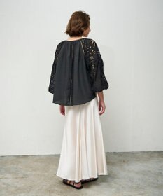 GRACE CONTINENTAL ヤシ柄カットワークトップ