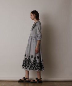 GRACE CONTINENTAL ストライプ刺繍ワンピース
