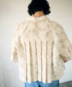 GRACE CONTINENTAL バックタックレースシャツ