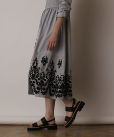 GRACE CONTINENTAL ストライプ刺繍ワンピース