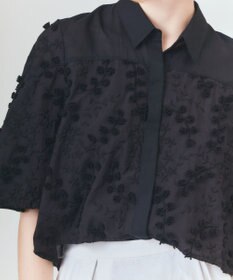 GRACE CONTINENTAL フラワーembケープブラウス