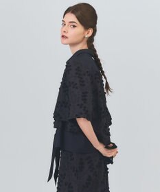 GRACE CONTINENTAL フラワーembケープブラウス