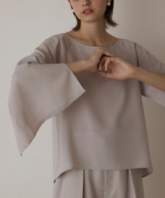 GRACE CONTINENTAL スリットスリーブトップ